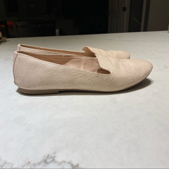 Cream flats - Picture 2 of 3